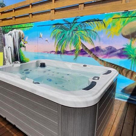 "Chez Claudia "Charmant Logement Avec Jacuzzi Privatif En Toute Intimite Sur Belle Terrasse Exterieure En Bois Et Piscine Courcelles Esterno foto