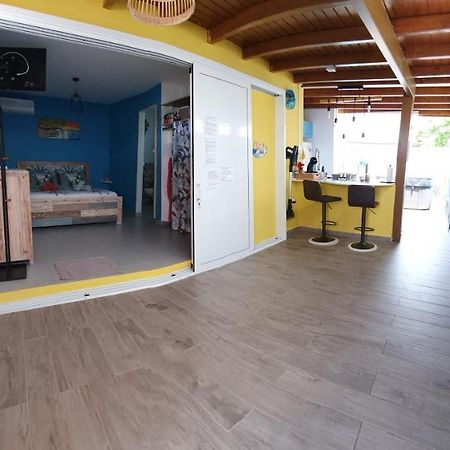 "Chez Claudia "Charmant Logement Avec Jacuzzi Privatif En Toute Intimite Sur Belle Terrasse Exterieure En Bois Et Piscine Courcelles Esterno foto