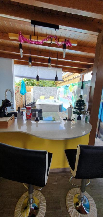 "Chez Claudia "Charmant Logement Avec Jacuzzi Privatif En Toute Intimite Sur Belle Terrasse Exterieure En Bois Et Piscine Courcelles Esterno foto