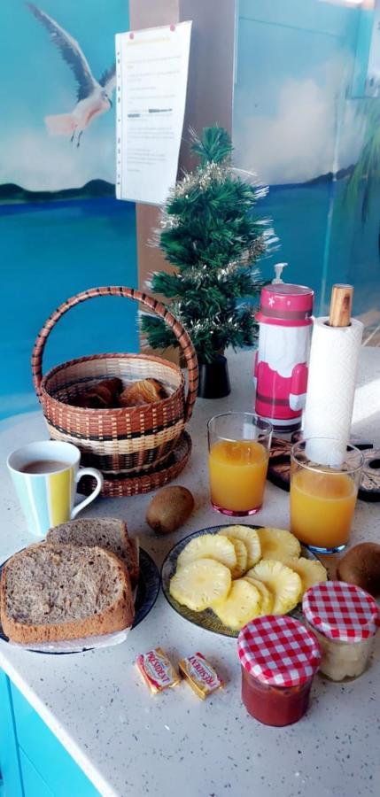 "Chez Claudia "Charmant Logement Avec Jacuzzi Privatif En Toute Intimite Sur Belle Terrasse Exterieure En Bois Et Piscine Courcelles Esterno foto