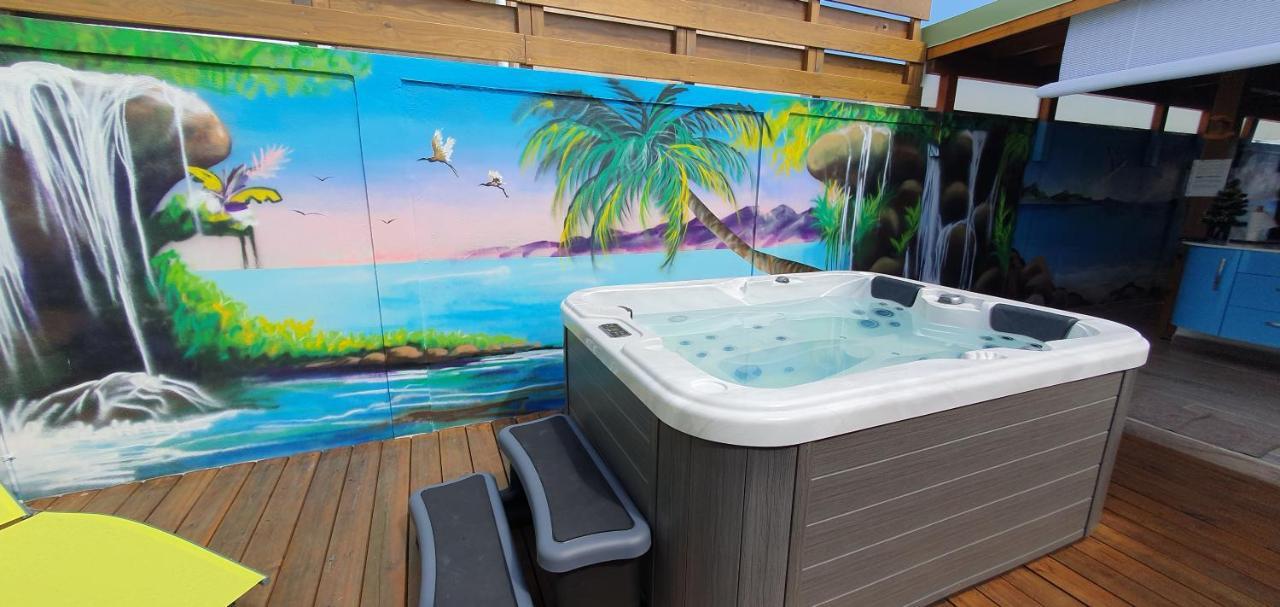 "Chez Claudia "Charmant Logement Avec Jacuzzi Privatif En Toute Intimite Sur Belle Terrasse Exterieure En Bois Et Piscine Courcelles Esterno foto