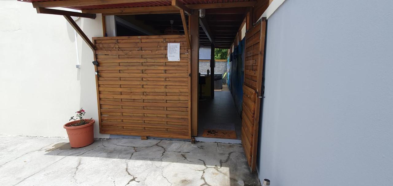 "Chez Claudia "Charmant Logement Avec Jacuzzi Privatif En Toute Intimite Sur Belle Terrasse Exterieure En Bois Et Piscine Courcelles Esterno foto